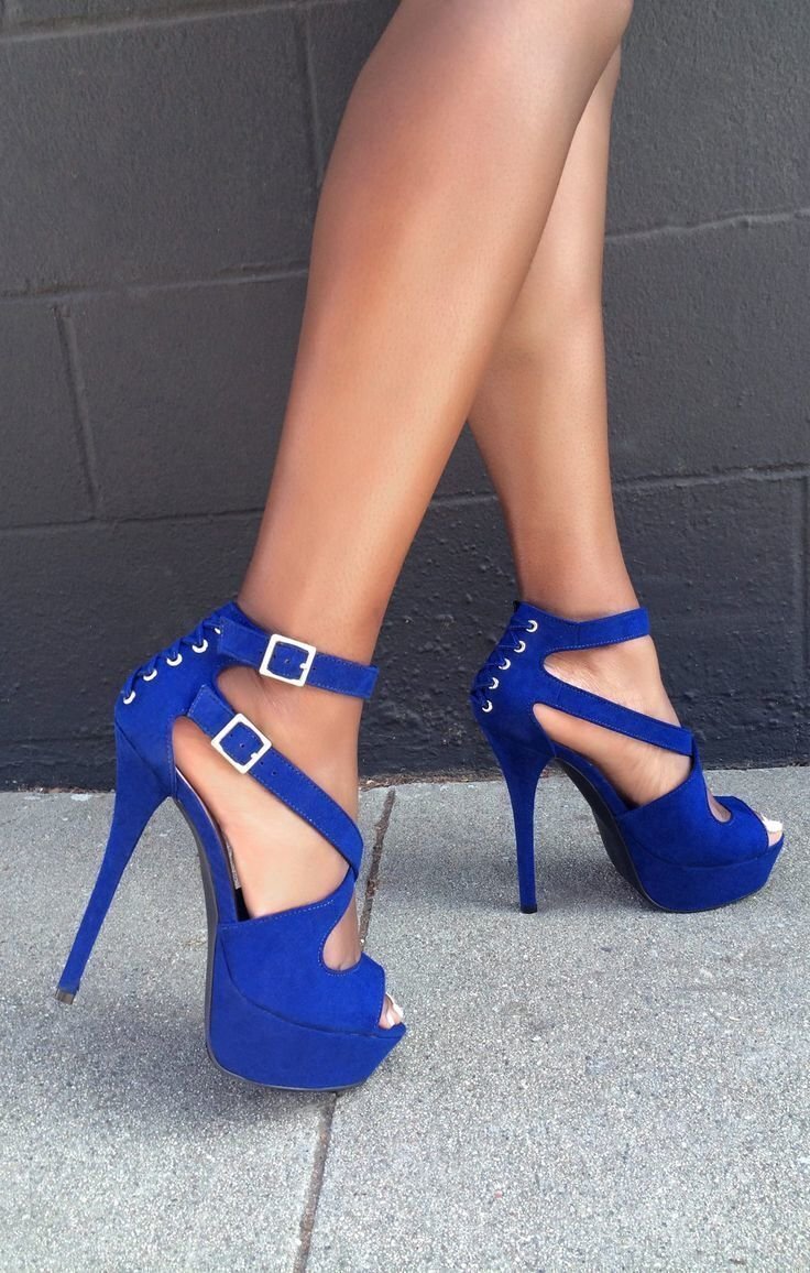 Туфли с синим каблуком