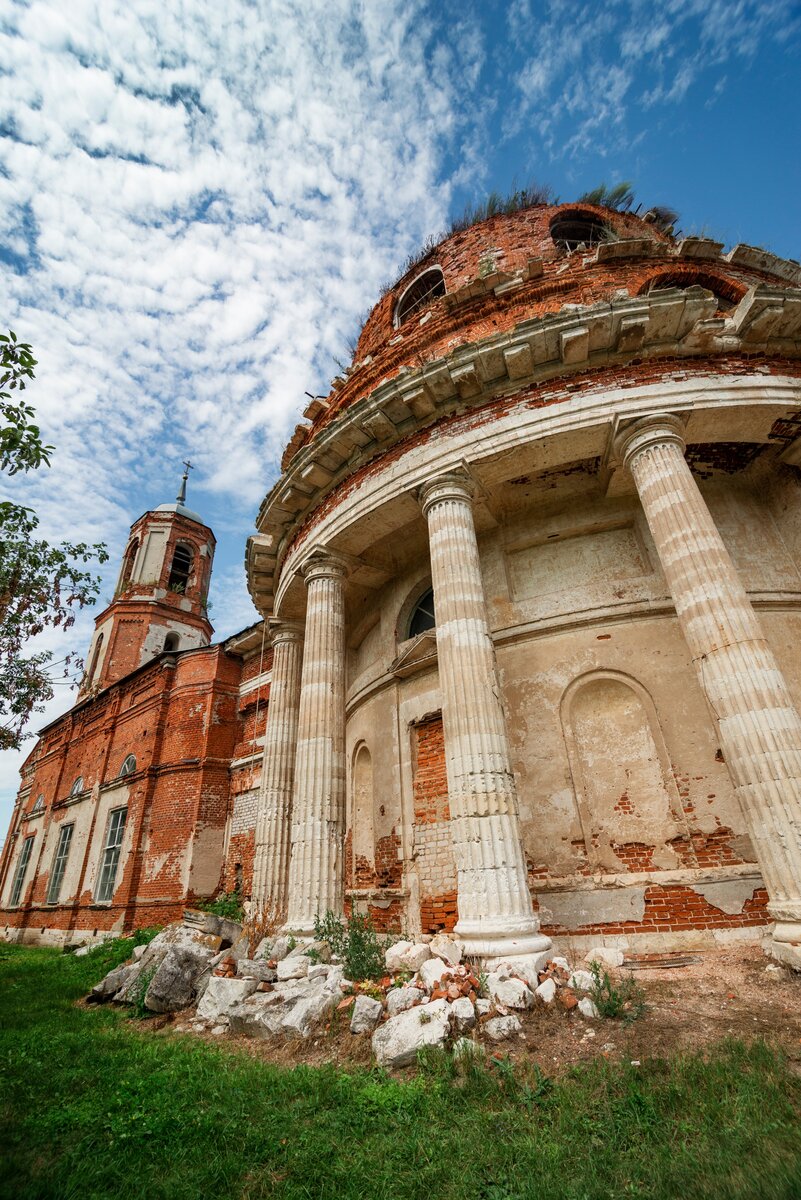 Христорождественская церковь в Истье