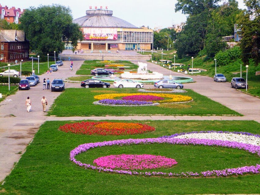 Площадь клумбы. Рязань парк клумба цветы. Г. Рязань парк. Парки города Рязани. Красивый парк в Рязани.