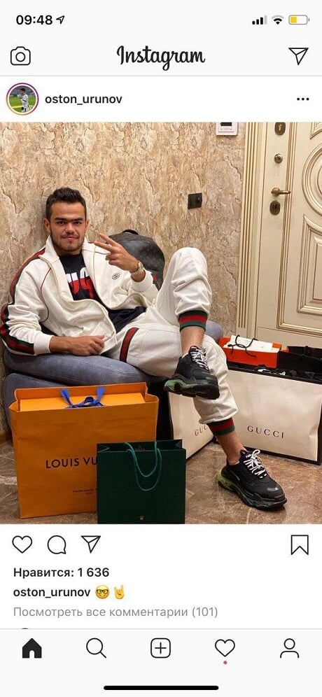 Ну, хоть в ЦУМе успел закупиться. 