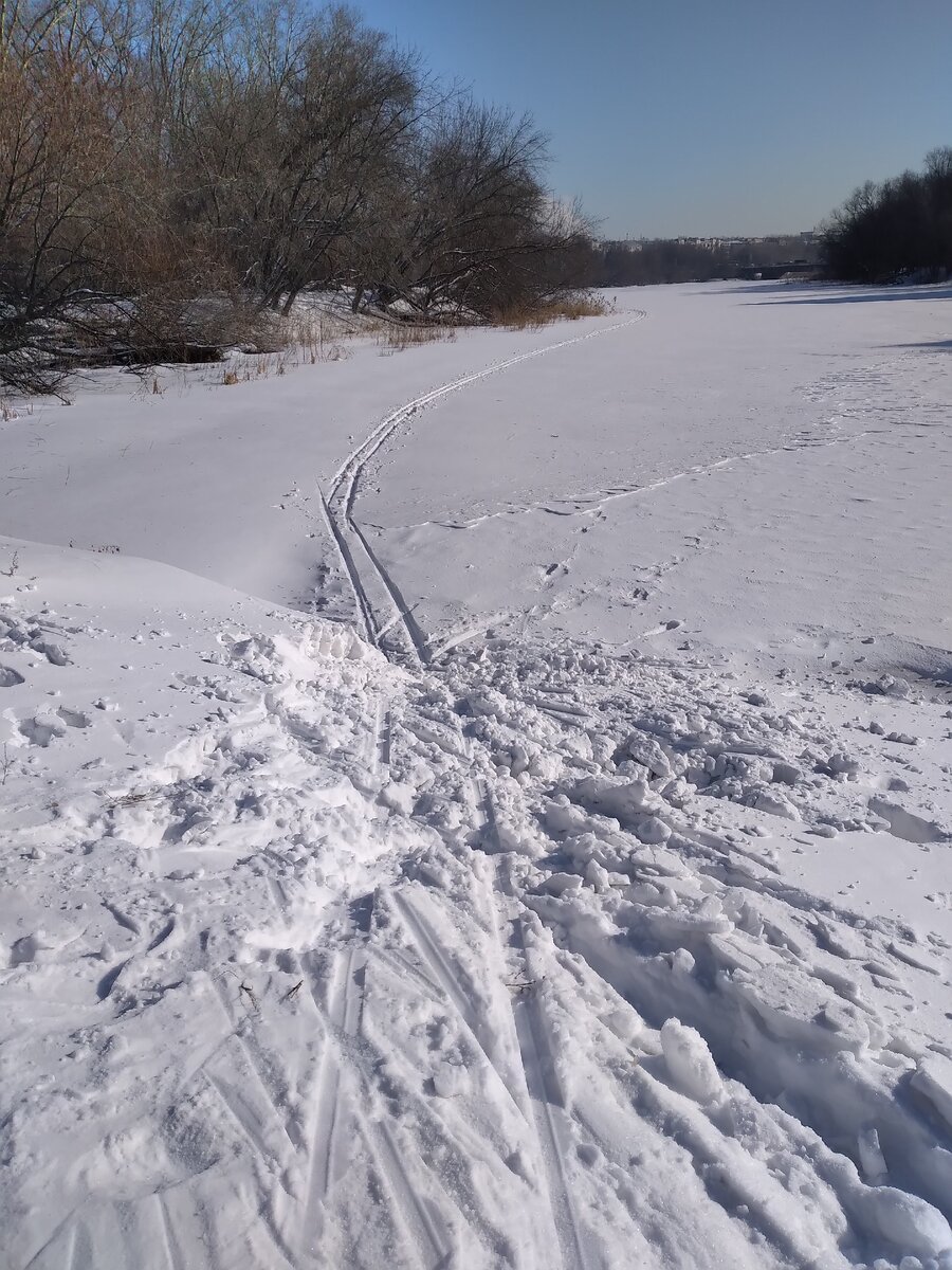 А народ на лыжах катается