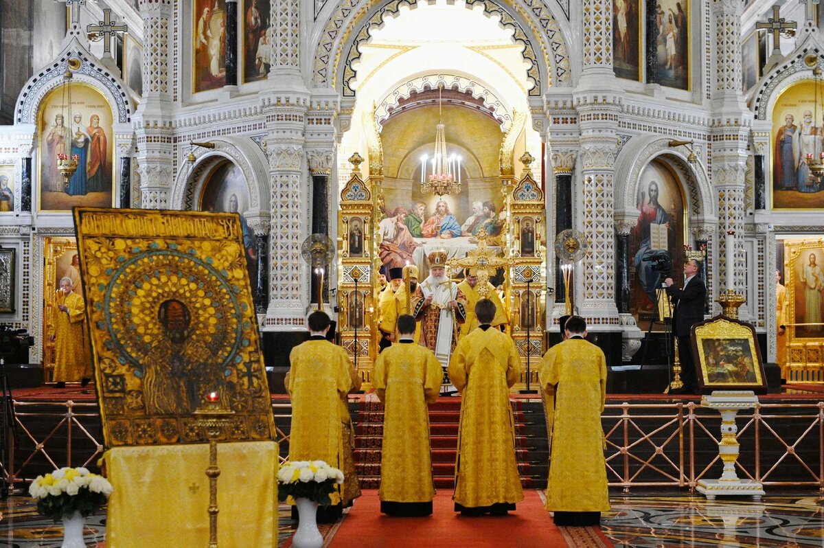 Патриаршее служение в канун дня памяти святого Николая Чудотворца в Храме Христа Спасителя в Москве. ЛИСТАЙТЕ ГАЛЕРЕЮ С ФОТО ПО СТРЕЛОЧКЕ ВПРАВО! Источник: https://foto.patriarchia.ru/news/patriarshee-sluzhenie-v-kanun-dnya-pamyati-svyatitelya-nikolaya-chudotvortsa-v-khrame-khrista-spasitelya-2019-12-18/