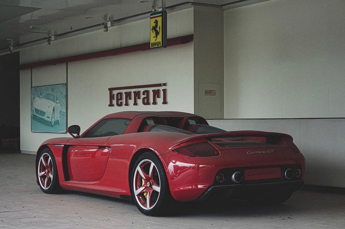 Porsche Carrera gt Red