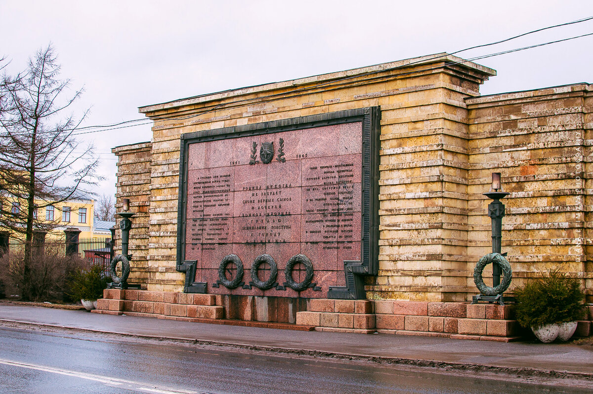 Ленина 19 колпино. Памятник в честь Ижорского батальона. Памятник героям автомобилистам. Мемориал Ижорского батальона Колпино.