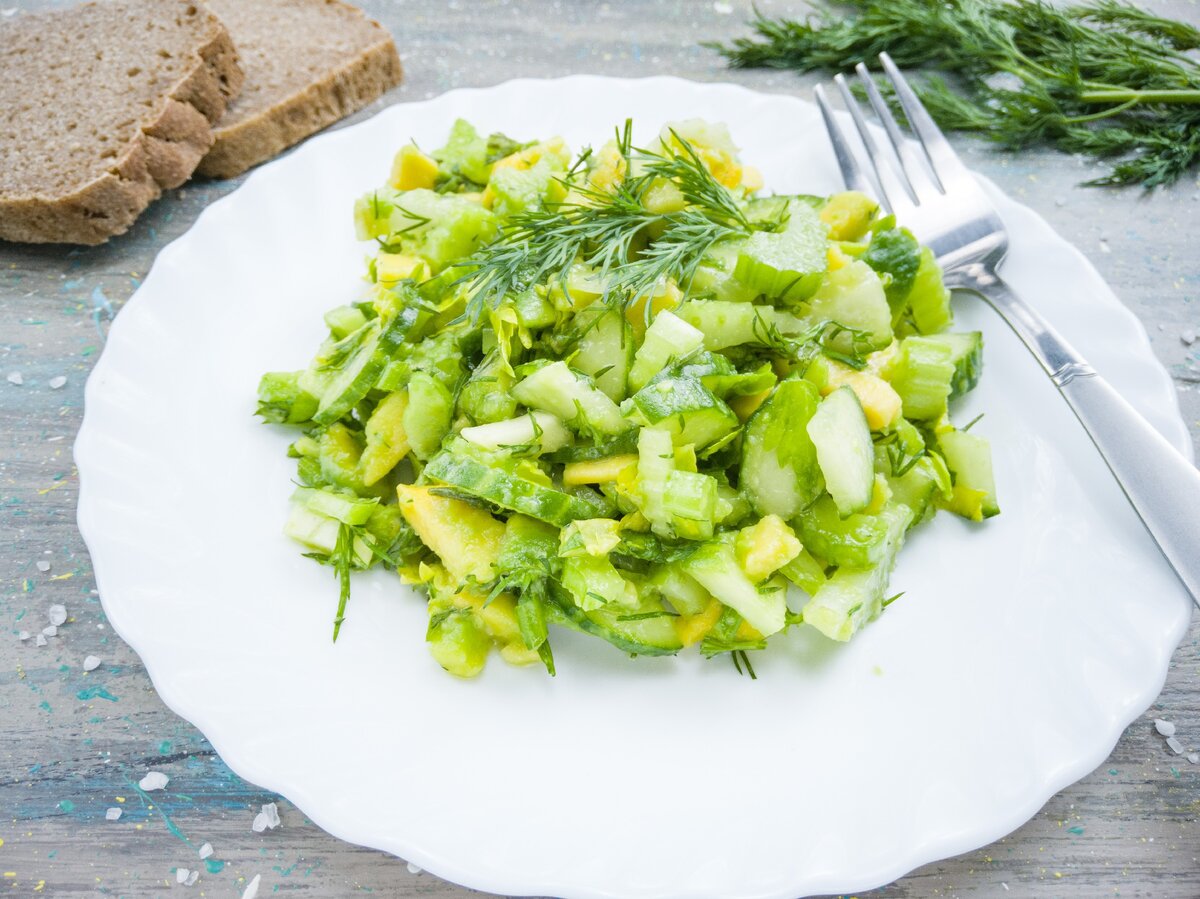 🥗 5 салатов с сельдереем для стройного тела. 🧑🏻‍🍳 Рецепты на каждый день!  | Рецепты с фото и видео - только лучшее от Аймкук | Дзен