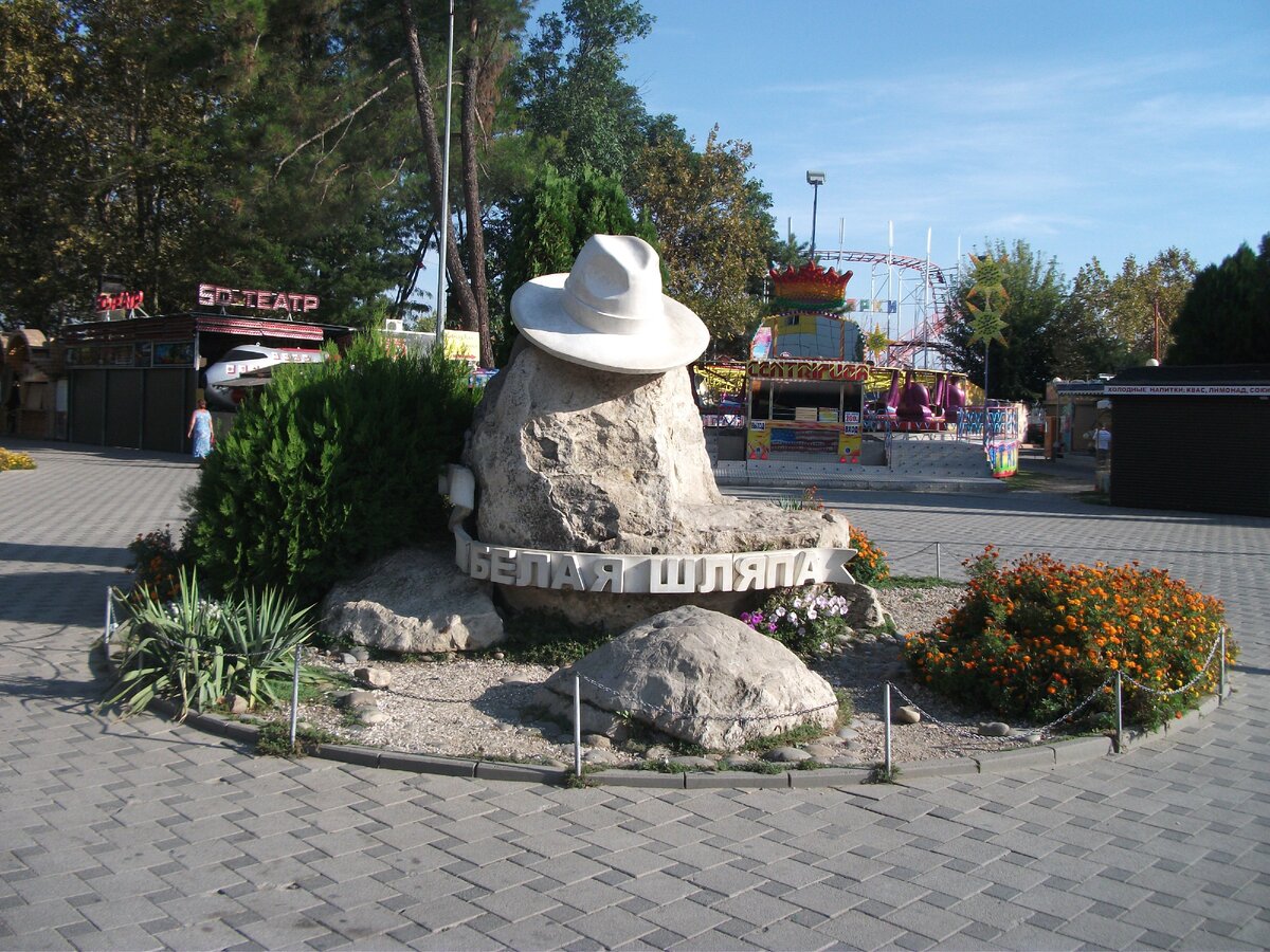 White hat, genre sculpture, Russia, Krasnodar Territory, Anapa, park imeni 30-le