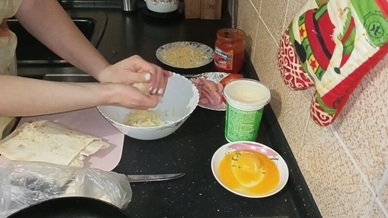 Картофель отжимала в другой миске