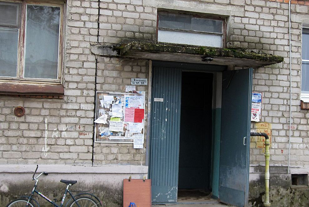 Козырек не их , но был точно такой же