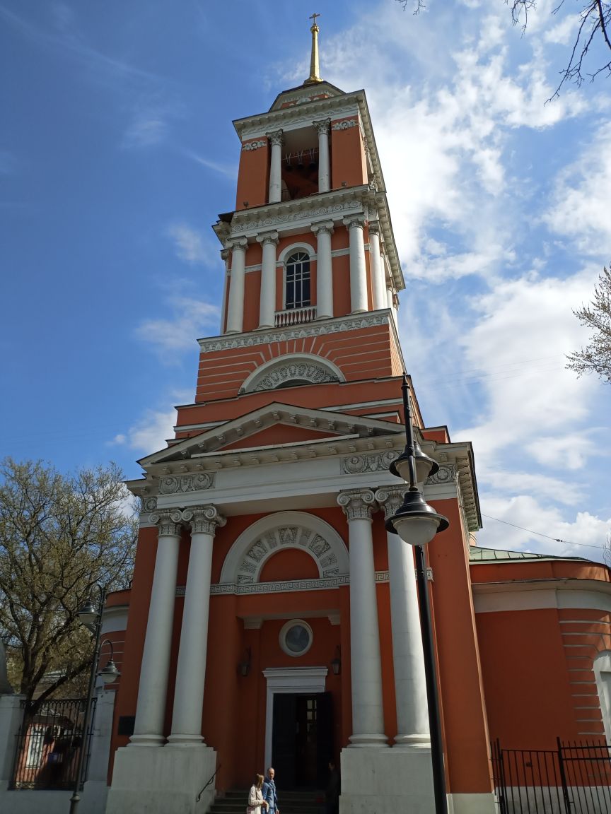 Прогулки по Москве. Храм Живоначальной Троицы в Вишняках.2