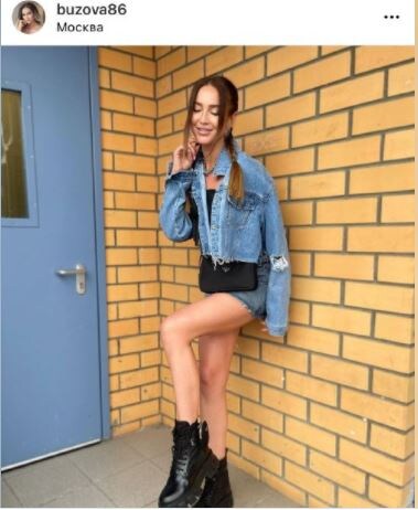 И тут уже никак не скрыть, что весит она от силы килограммов 45.