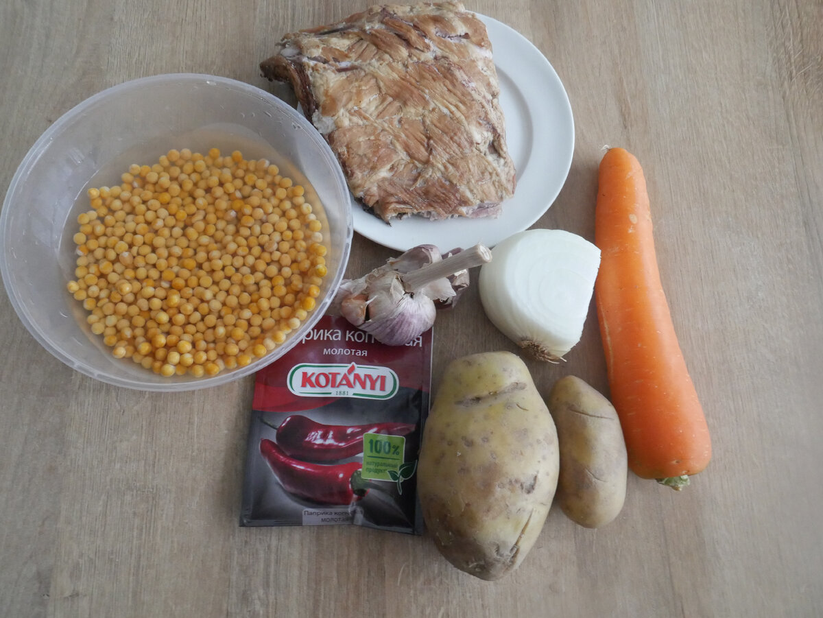 Томатная паста, зелень и чеснок остались за кадром.