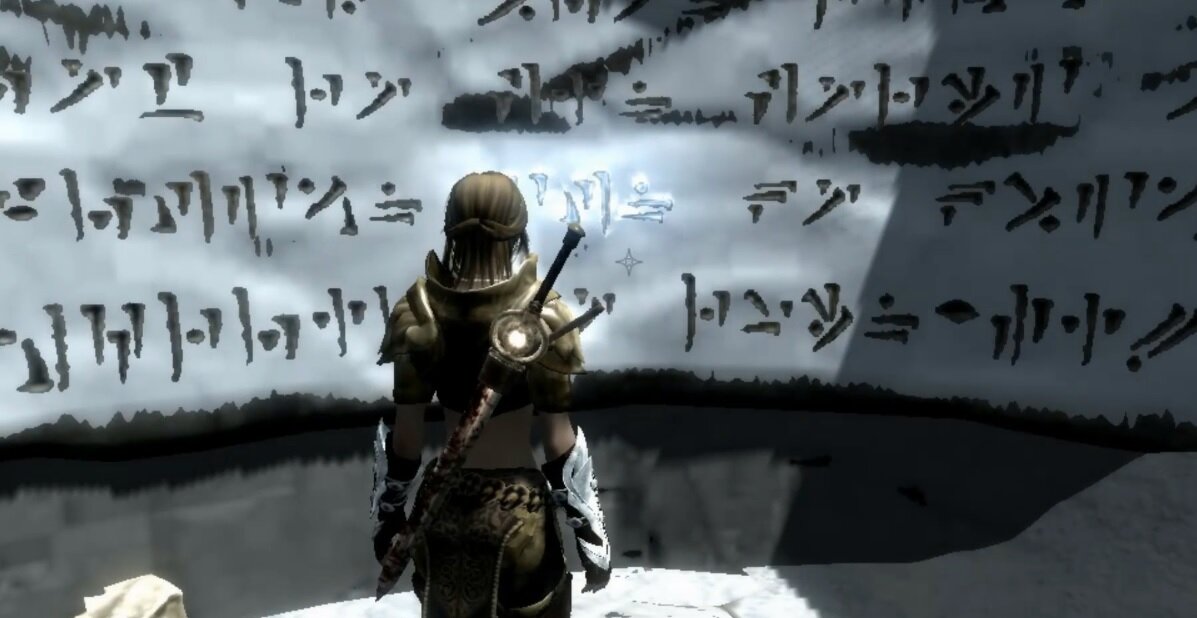 Это, конечно, не Айял. Это Шеннон О'Хара, моя героиня в Скайриме. Кто играл - конечно узнает "Сияние Рассвета" у нее за спиной, меч Меридии.