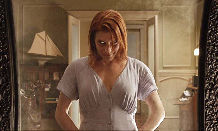 Кадр из фильма Oculus. Режиссер: Майк Флэнеган. Оператор: Майкл Фимоньяри. Производство: Blumhouse Productions, Intrepid Pictures, Lasser Productions, MICA Entertainment, Relativity Media, WWE Studios. Показ в России: Люксор