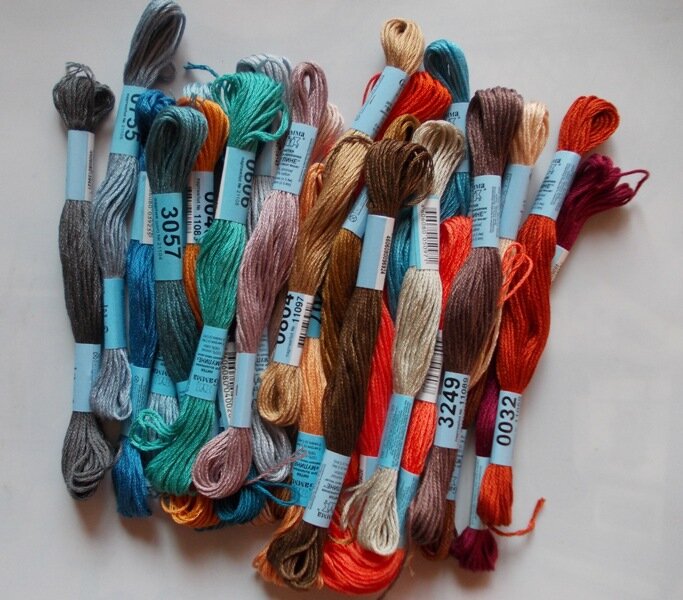 Сегодня сходила за нитками. 24 мотка, недостающие в 3 будущих процессах.