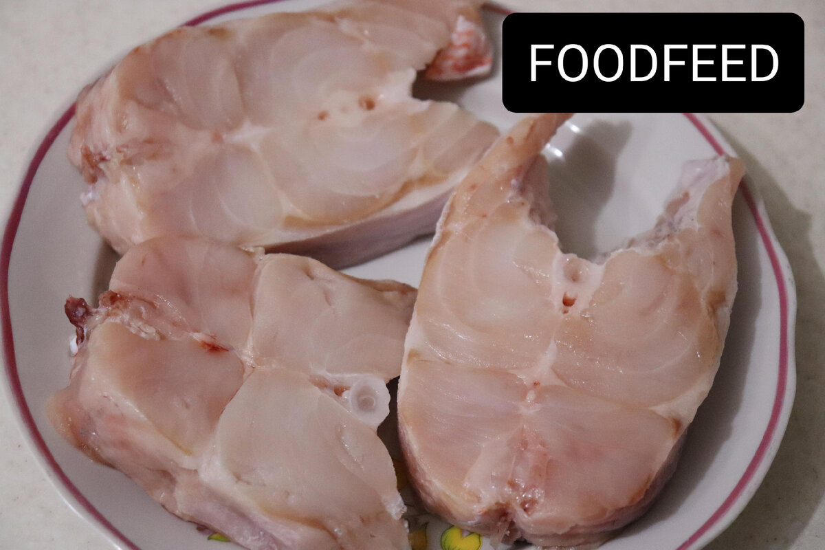 Порезать морского окуня на кусочки