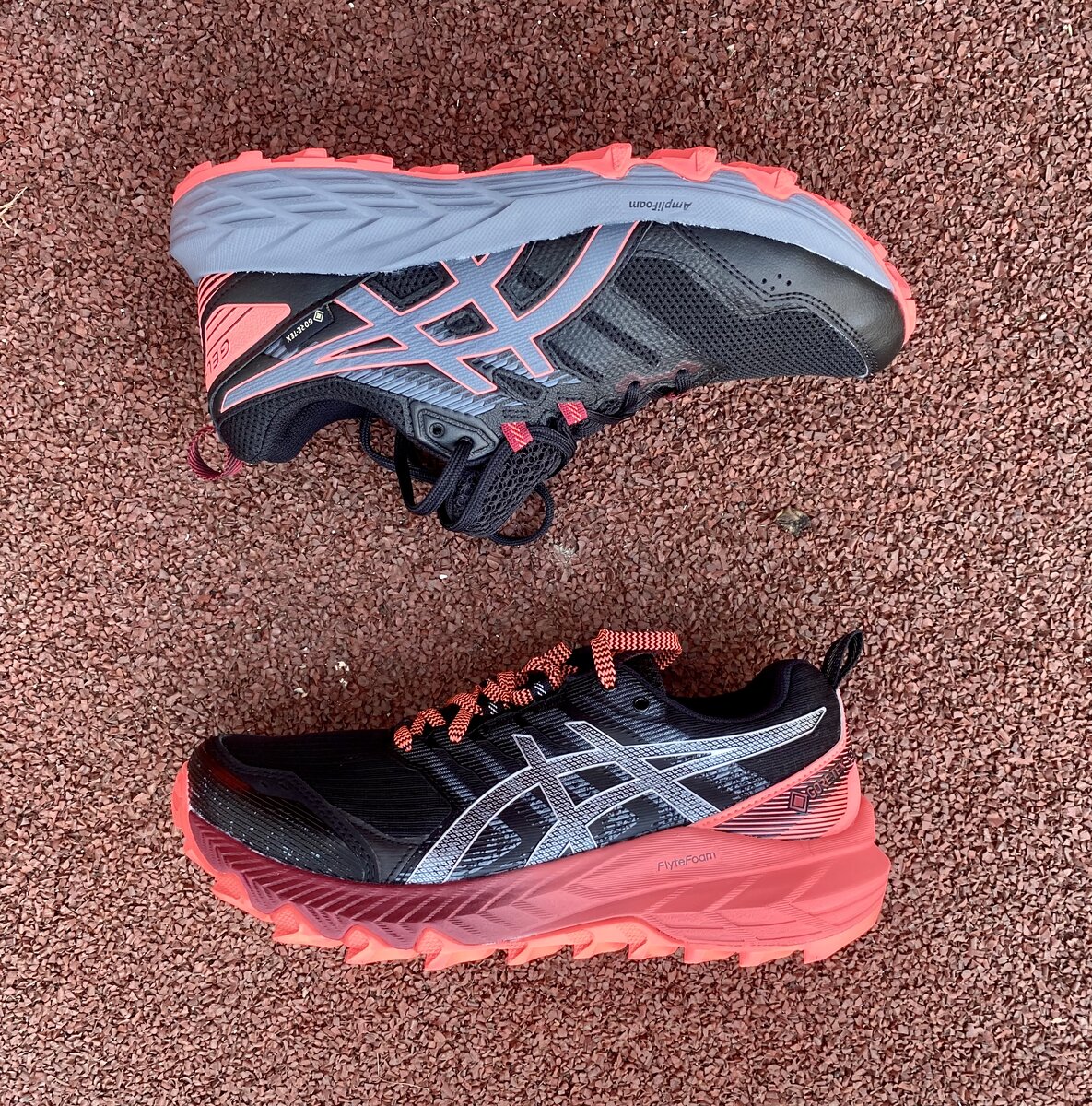 Трейловые кроссовки Asics