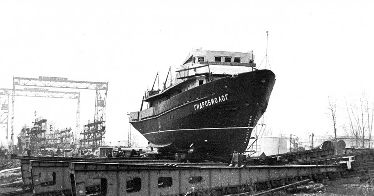 "Гидробиолог" на стапеле Гороховецкого судостроительного завода