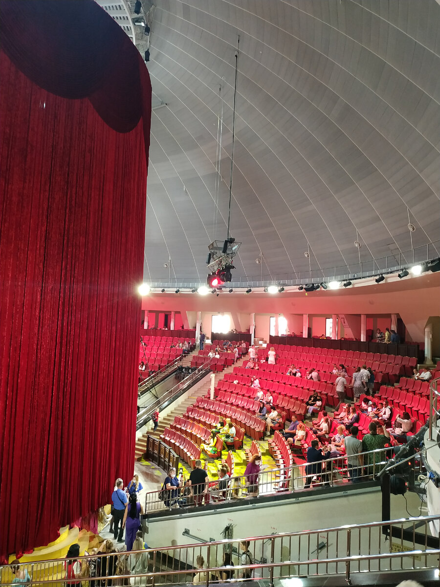 В этом году в Саратове произошло важное, долгожданное событие, после четырехлетнего перерыва снова открылся цирк!-22