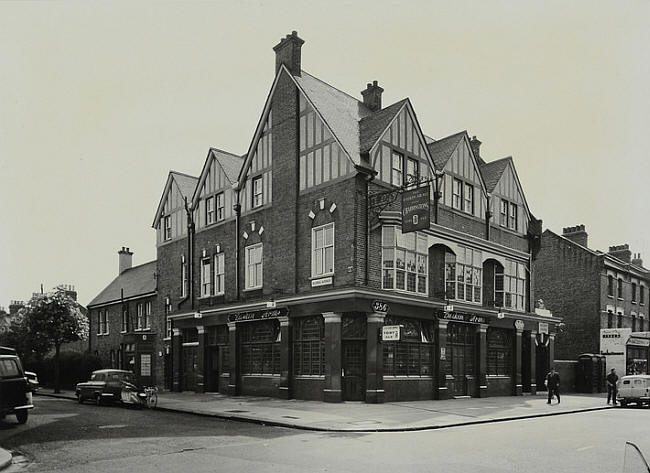 Паб THE RUSKIN ARMS. 1962 год. Фото: https://pubwiki.co.uk