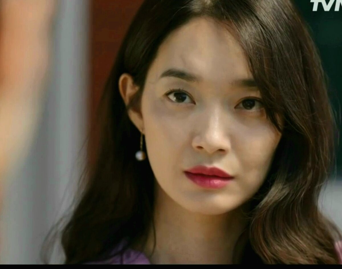 Юн Хе Джин кадр из дорамы "Приморский городок Ча Ча Ча".