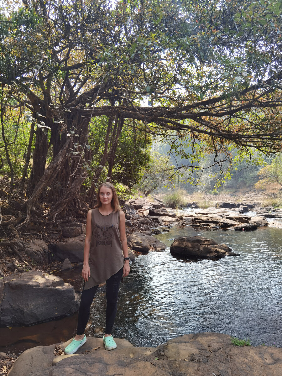 В самом начале пути. Здесь я весёлая - ещё не знаю, какой опасный и сложный путь нам предстоит преодолеть. 