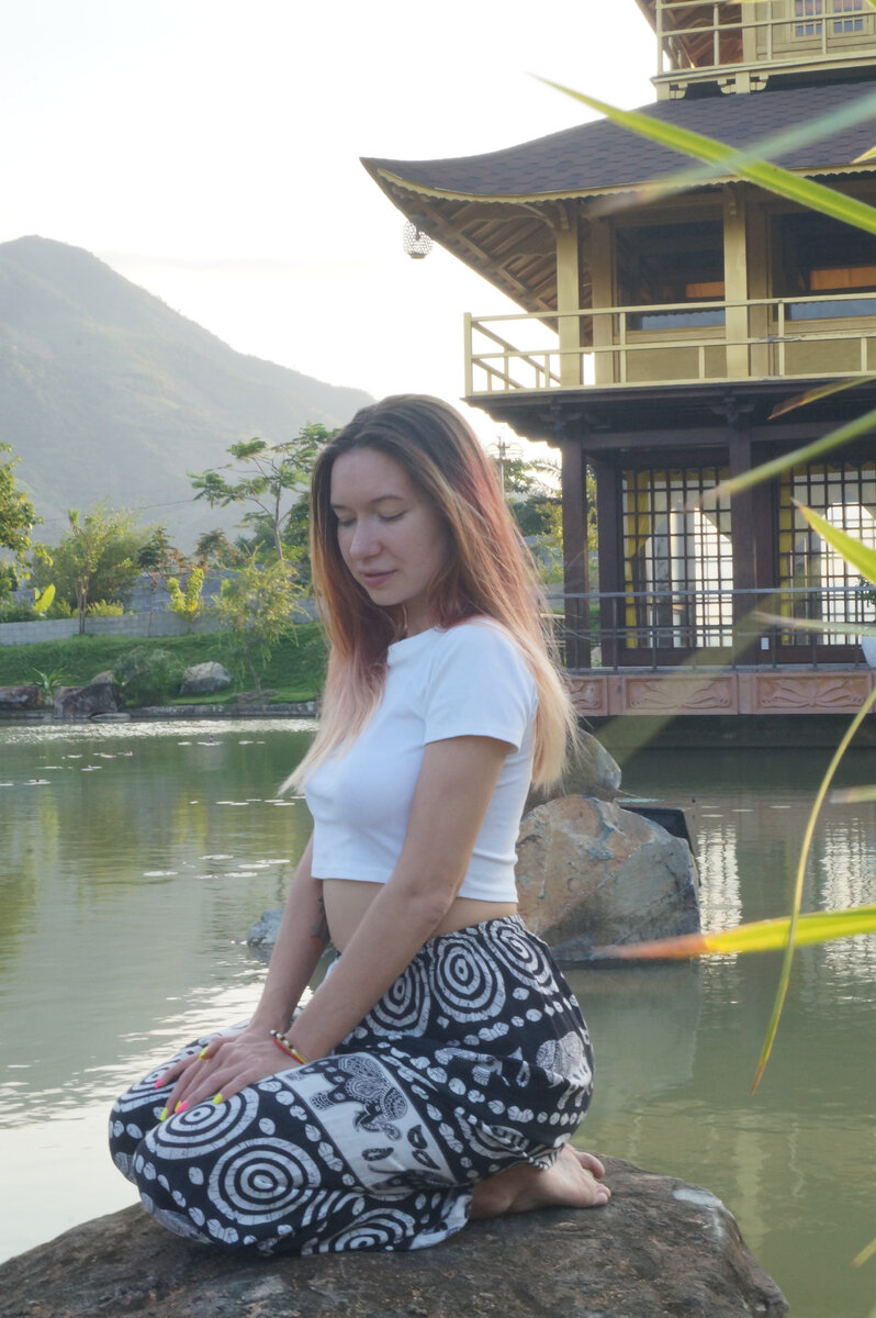 Пагода возле Нячанга, ну и я конечно возле неё))