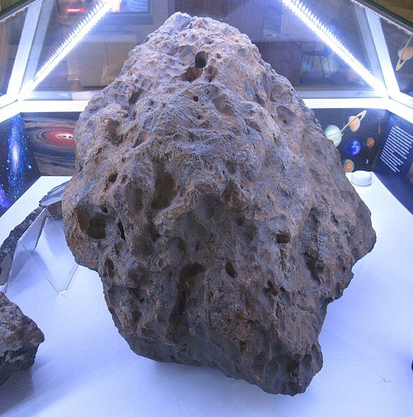 Челябинский метеорит. Фото с сайта https://commons.wikimedia.org/