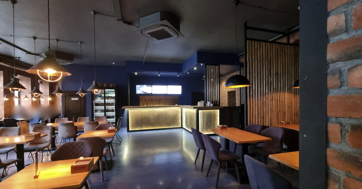 "Salden's Taphouse", стойка и большой зал