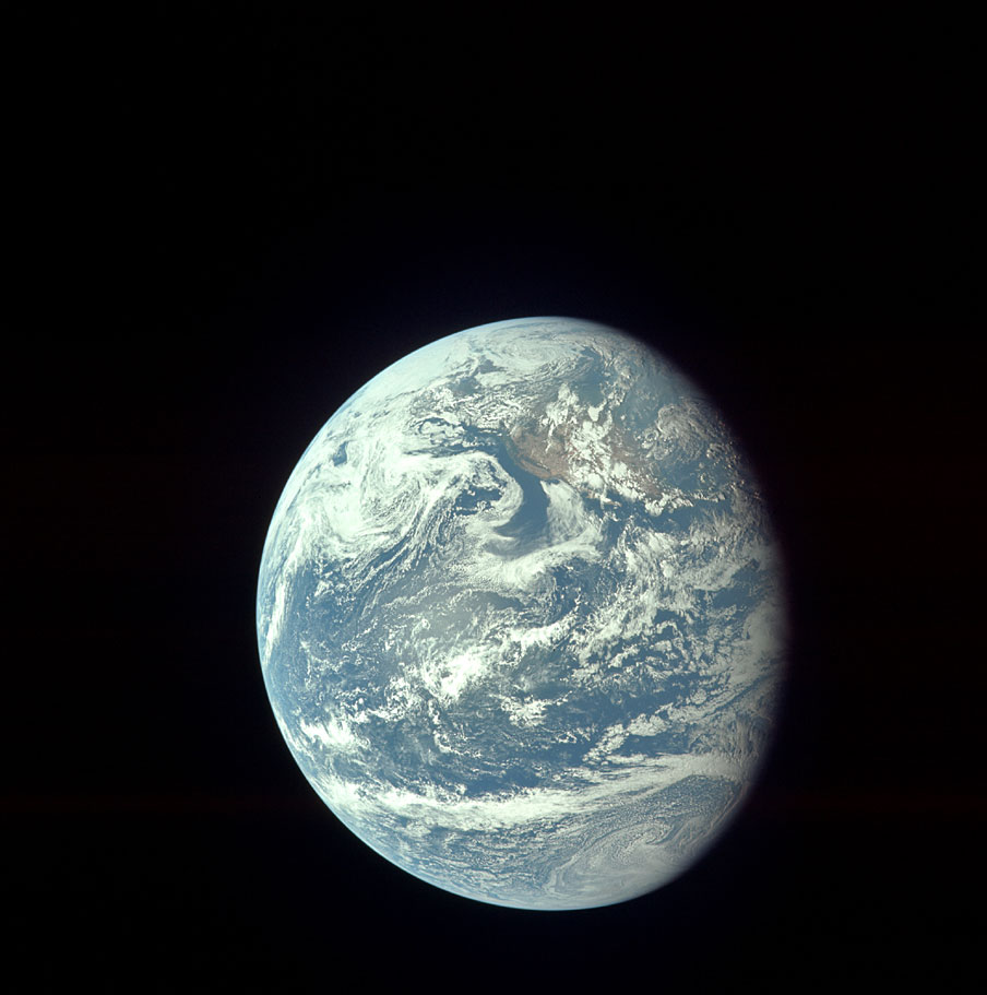 Фото удаляющейся Земли - AS11-36-5340