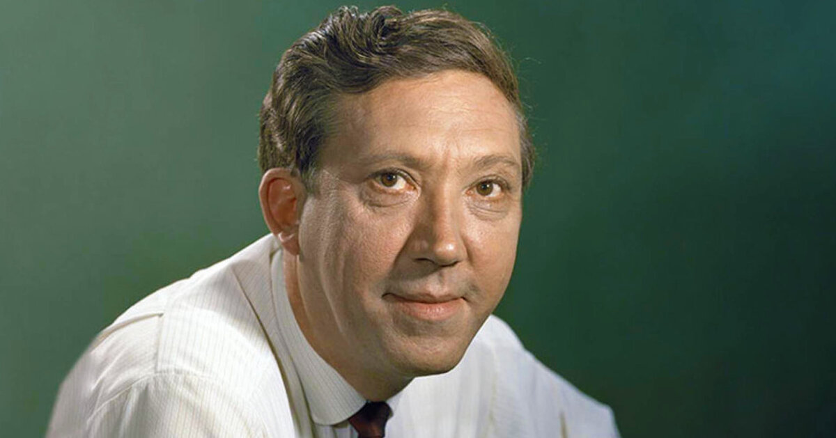 Юрий Владимирович Никулин (18 декабря 1921 — 21 августа 1997) — советский и российский артист цирка (клоун), цирковой режиссёр, киноактёр, телеведущий, директор цирка на Цветном бульваре. Герой Социалистического Труда (1990)[2], народный артист СССР (1973), лауреат Государственной премии РСФСР им. братьев Васильевых (1980). Кавалер двух орденов Ленина (1980, 1990). Участник Великой Отечественной войны. 

