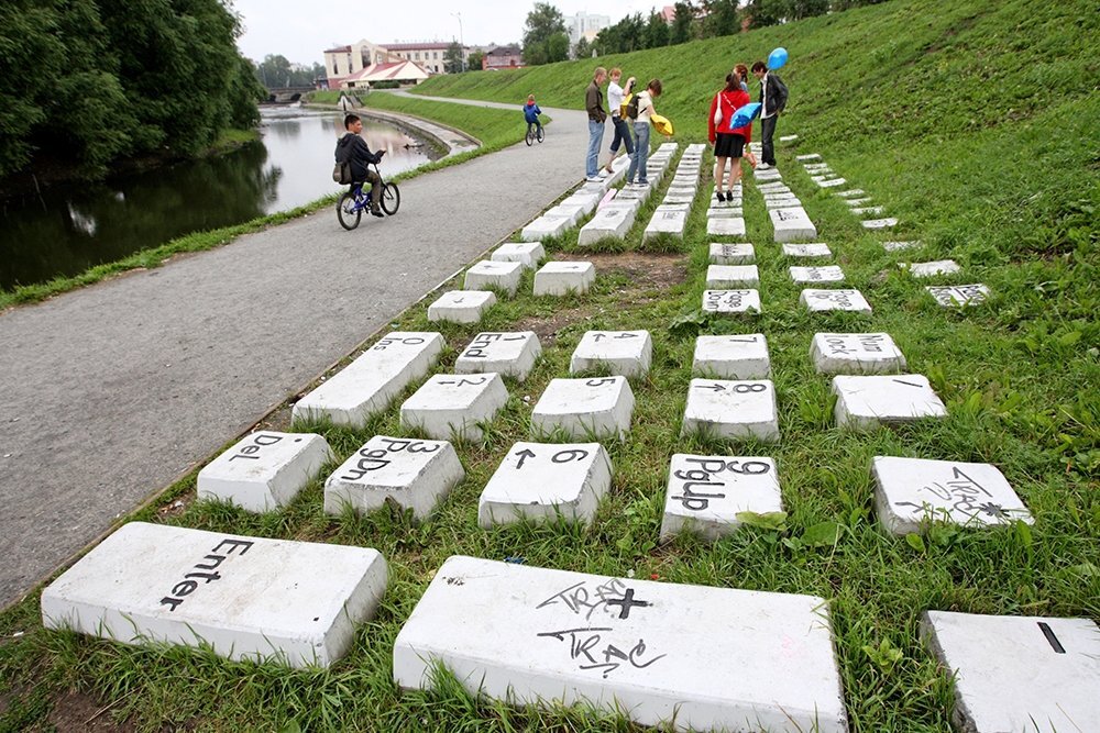 Памятник клавиатуре в Екатеринбурге. Источник: rg.ru