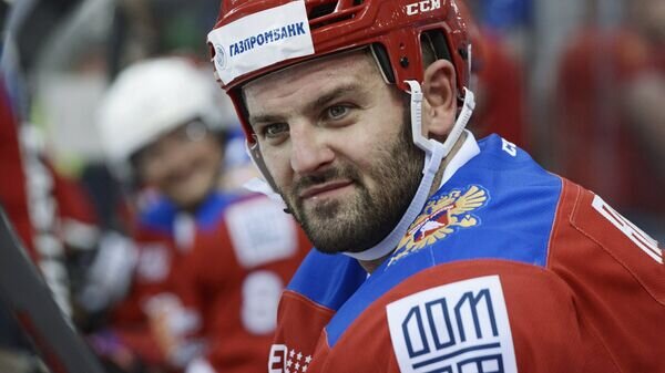    Игрок команды "Красные" Александр Радулов© РИА Новости / Артур Лебедев