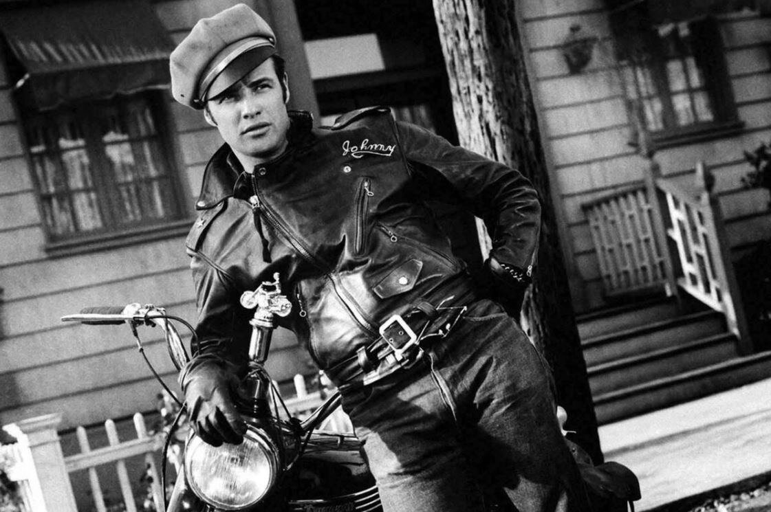 Марлон Брандо в фильме «The Wild One» («Дикарь»)