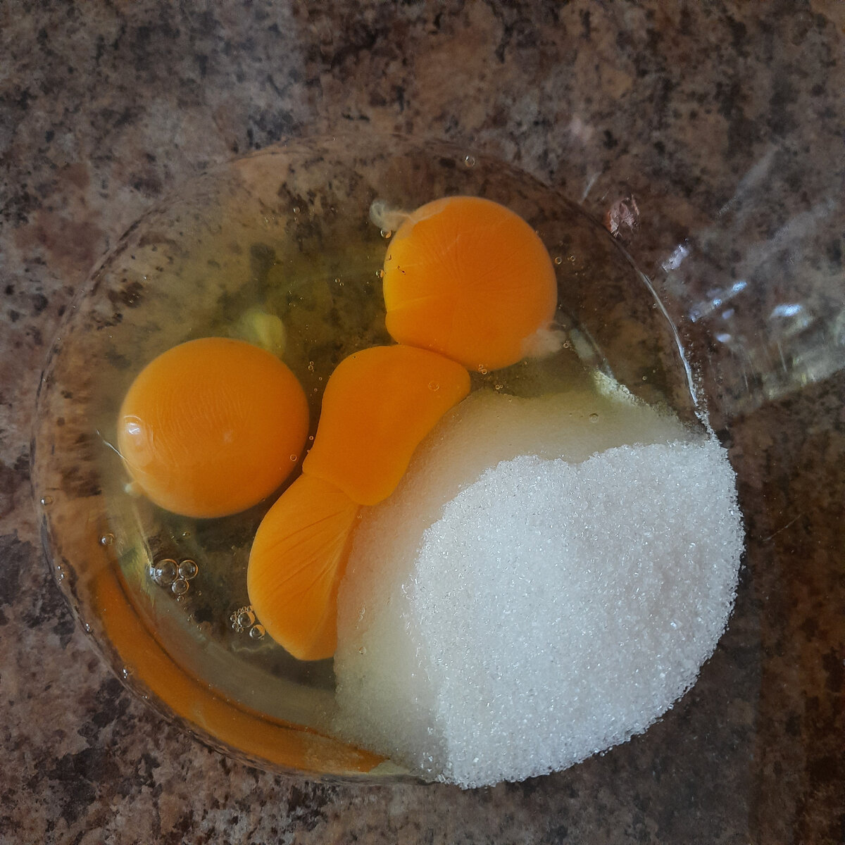 Яйца с сахарным песком