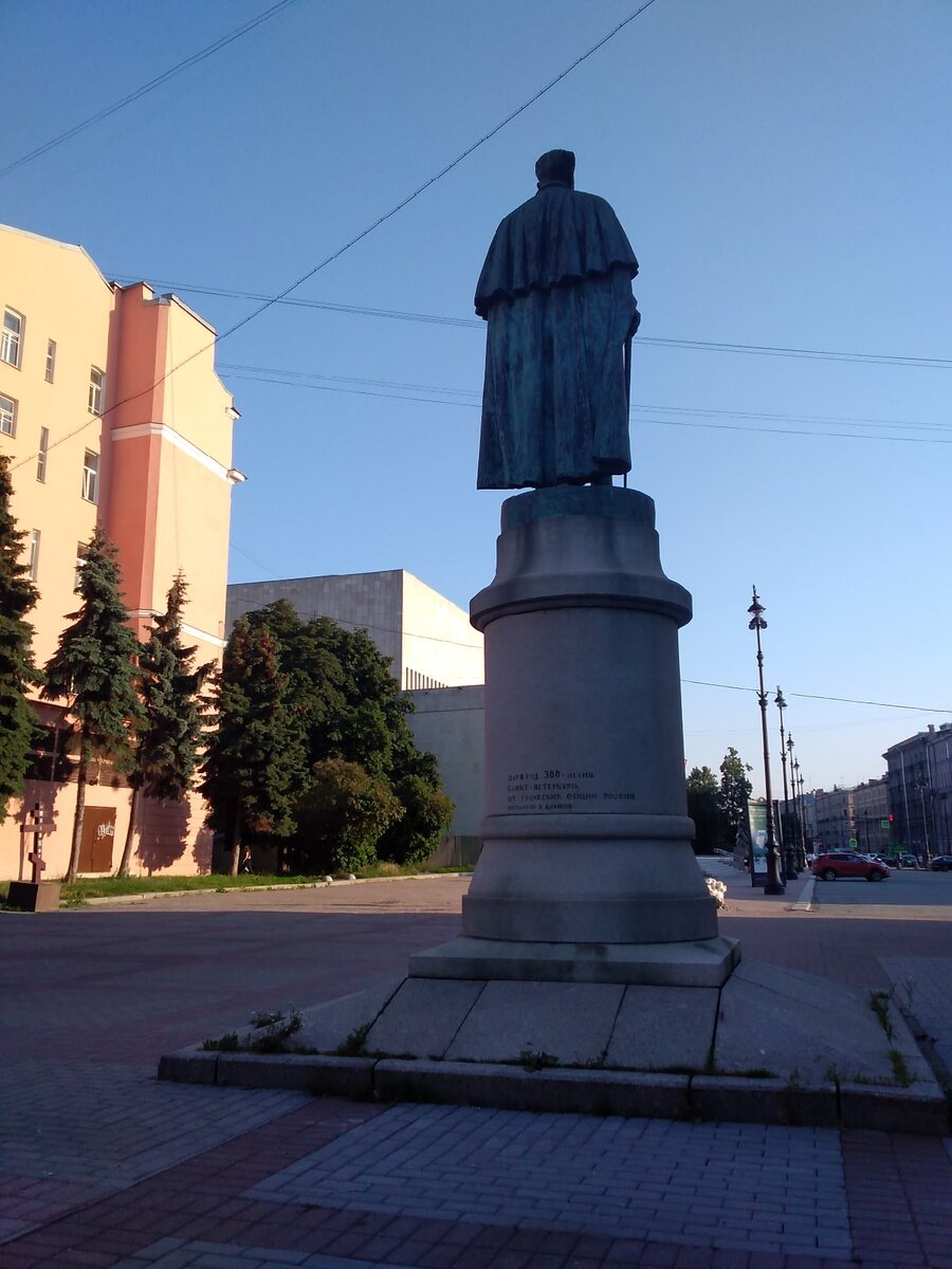 Памятник Иоанису Каподистрии, вид со скамейки