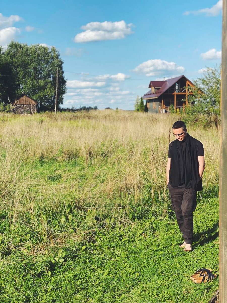 Автор статьи - Владимир Курсов, преподаватель практик осознанности и медитации, спикер Skolkovo Mindfulness Day.