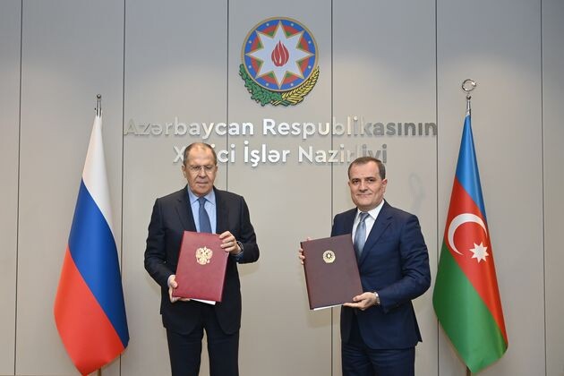    Сергей Лавров со своим азербайджанским коллегой Джейхуном Байрамовым МИД Азербайджана