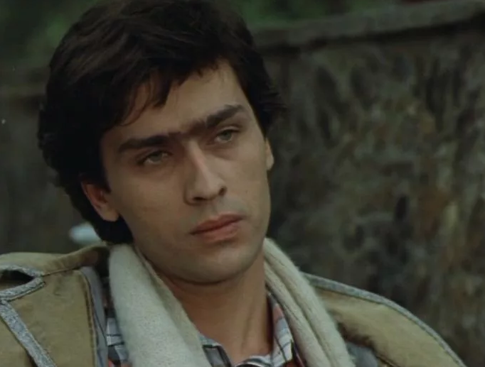 Кадр из фильма "Случай в аэропорту" (1982). Рустам Уразаев в роли Акмала Саидовича Саидова