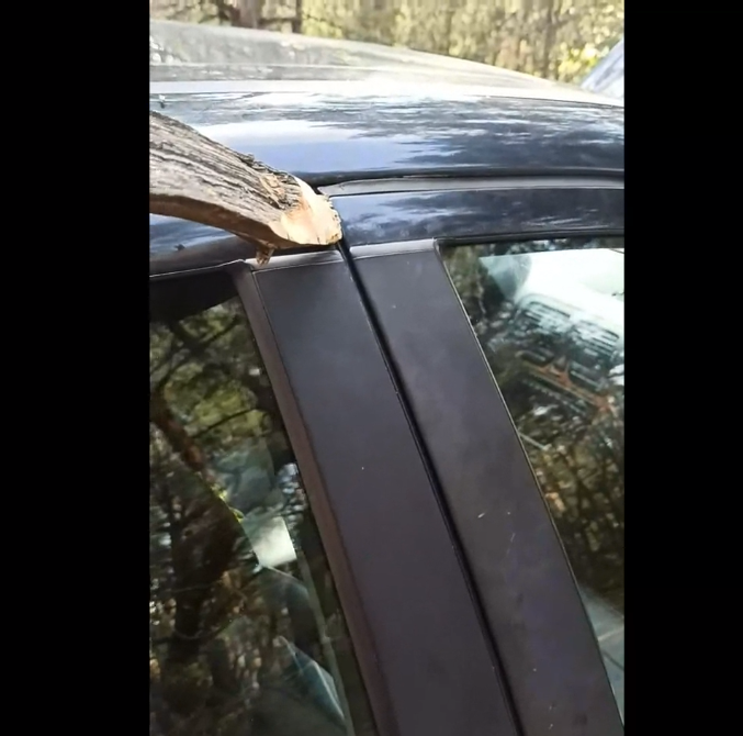  Нужно забить колышек как можно дальше.