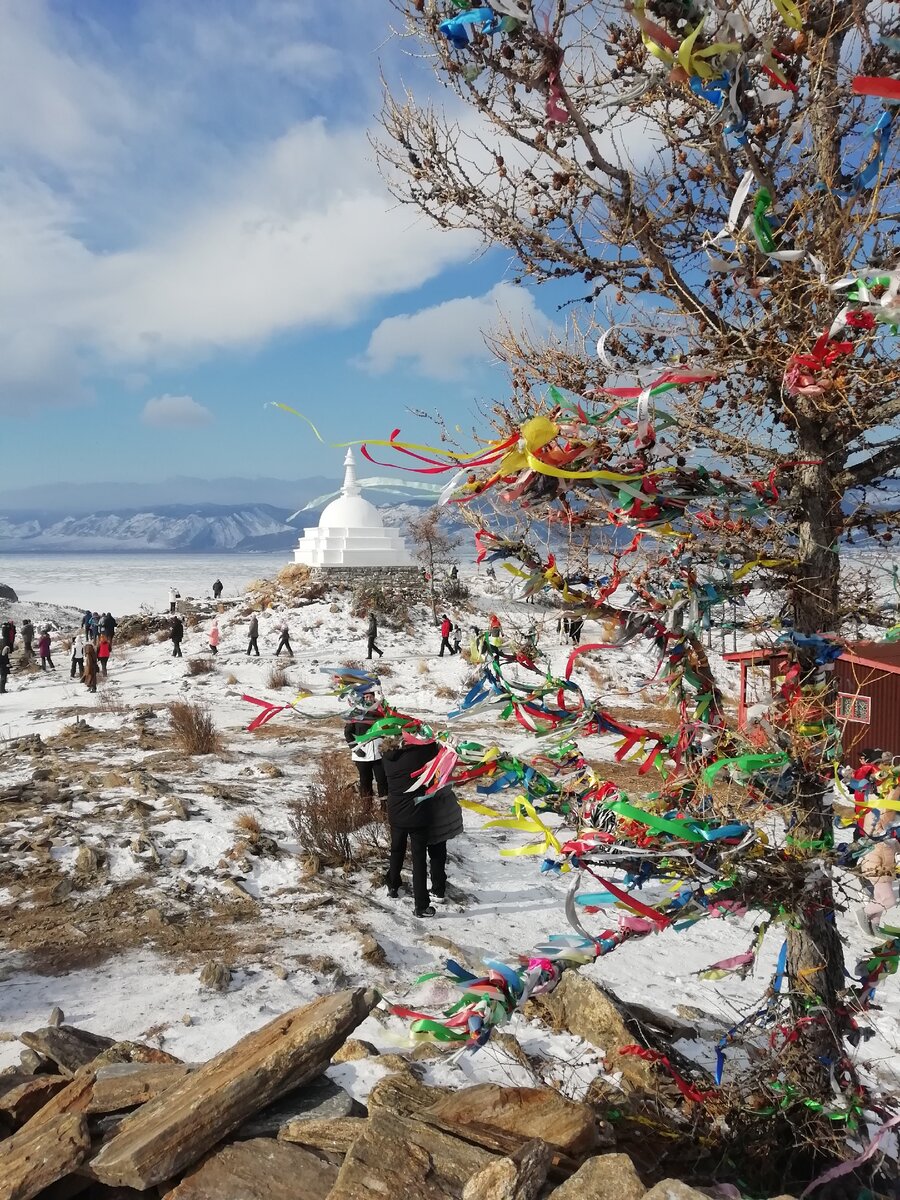 Остров, выплескиваюшийся из Байкала. В чем его загадка?