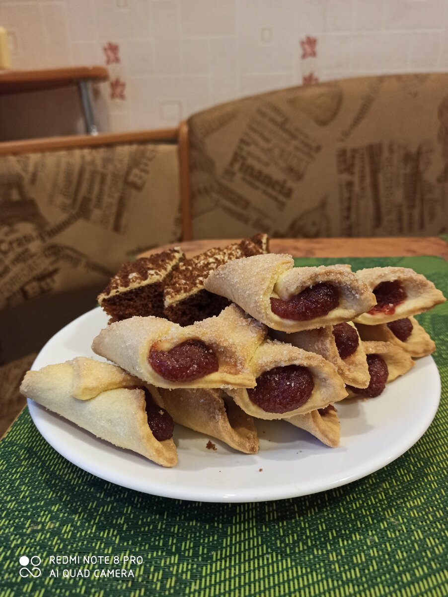 Конвертики и пирожное