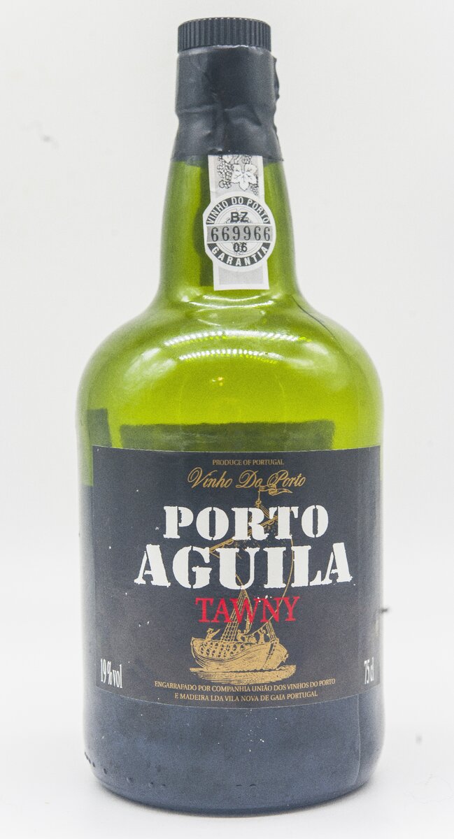 Портвейн 20 лет. Портвейн Porto Aguila Tawny. Портвейн португальский Порто Aguila. Порто 1984 портвейн?. Портвейн Португалия Aguila Порто Тони.