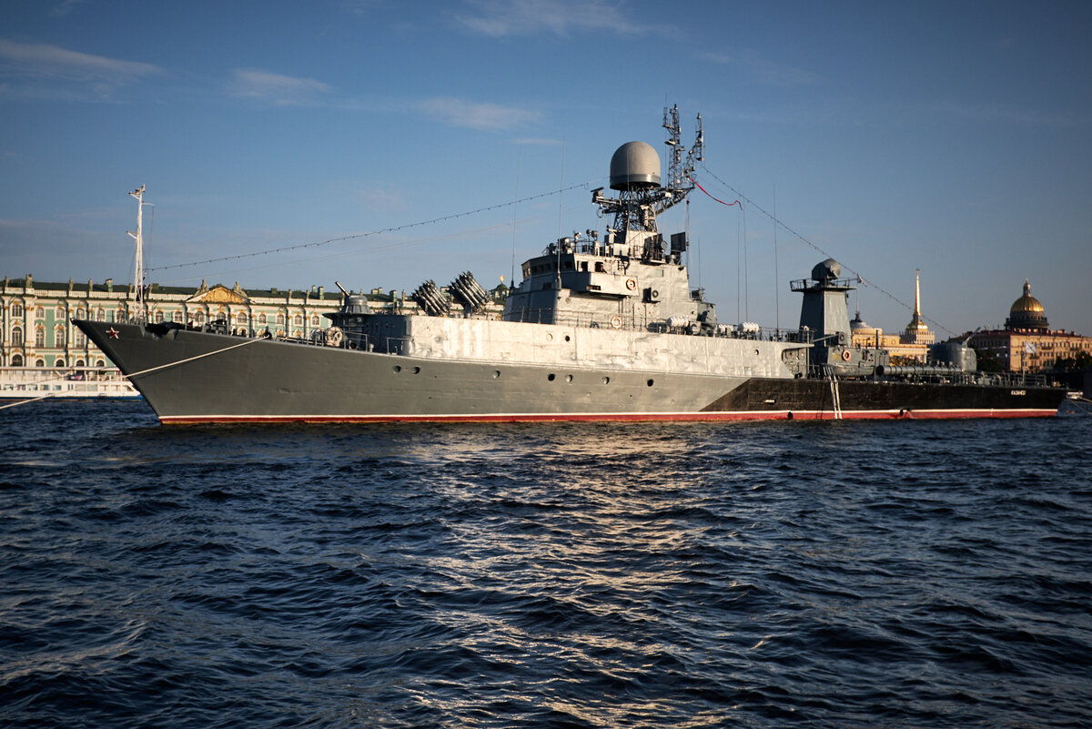 Санкт-Петербург в День ВМФ. Фото Анатолия Струнина.