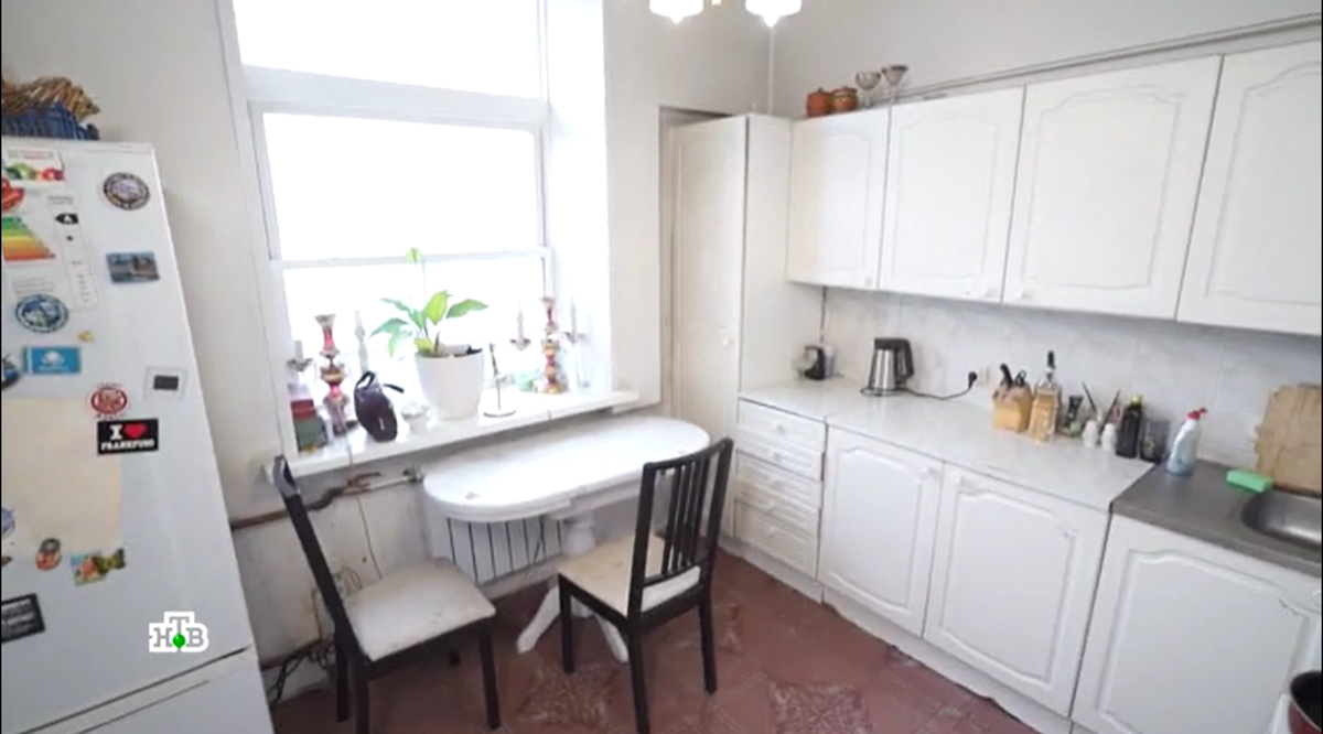 Кухня ДО переделки. Кадр из передачи "Квартирный вопрос"