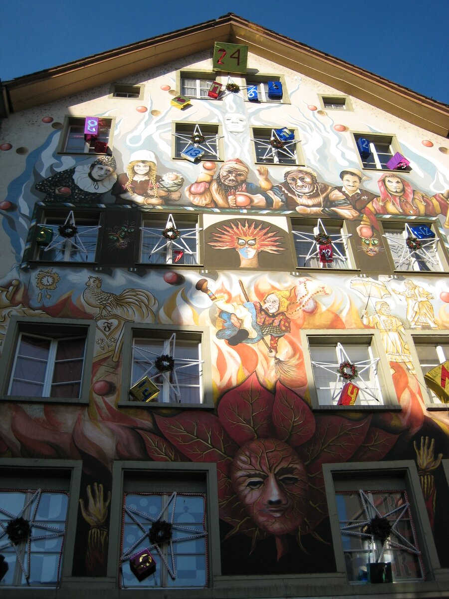 Люцерн. Дом как адвент-календарь. Фото сделано автором и принадлежит автору 