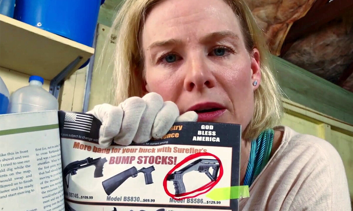 Этот фильм из разряда "все не то, чем кажется", поэтому зрителю придется поломать голову, кто из героев перегибает палку. 