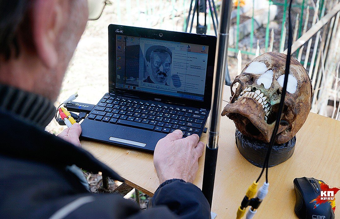 Основные точки идентификации личности  – ушные, точки углов глаз, подносовая точка, точка линии смыкания губ, подбородочная точка, контуры теменной, теменно-височный, височный, нижний контур лица. Всего можно оценить около 24 признаков, но для опознания достаточно и 12 признаков. В нашем случае совпали 13 признаков. Это говорит о том, что это останки Семена Золотарева.