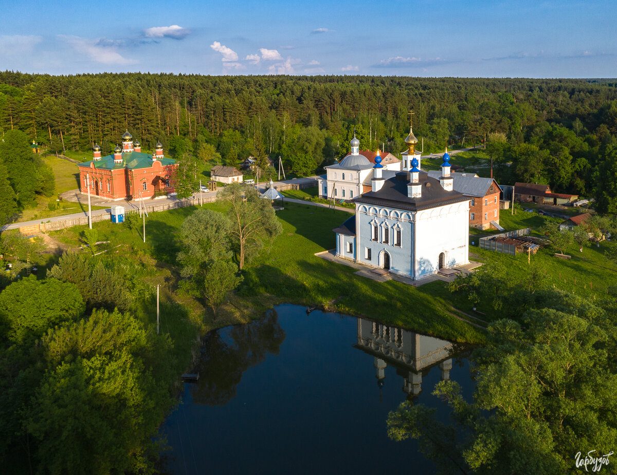 Макарьевская пустынь ленинградская область. Свято-Введенский Макарьевский Жабынский монастырь. Белев Жабынь монастырь. Жабынский монастырь Тульская область. Свято Введенский монастырь Белев.