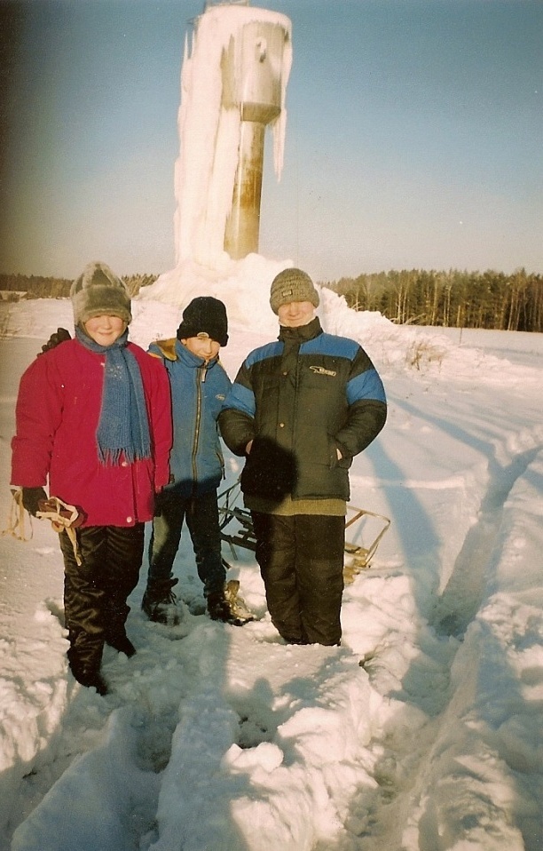 Водонапорная башня обледенела