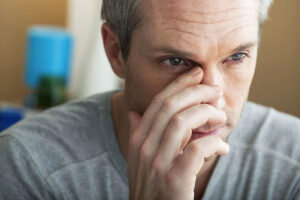 Лжец чешет глаза